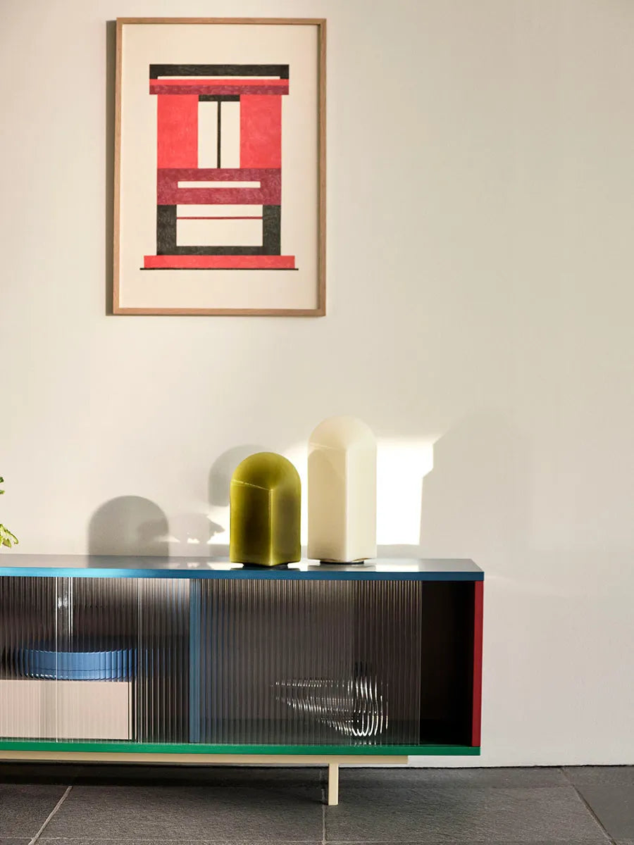 Colour Cabinet, large med glasdøre fra Hay