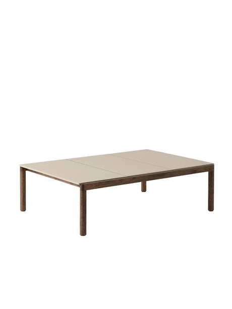 Couple Coffee Table, 120 x 84 cm von Muuto - Sand - Dunkel geölte Eiche / Plain - Jacobsen Plus