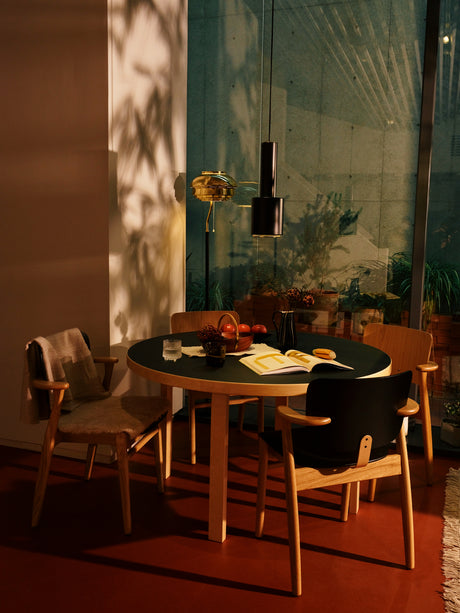 Domus Chair, gepolstert von Artek - Birke - Hola 01 - Prestige Cream Paspelierung - Jacobsen Plus