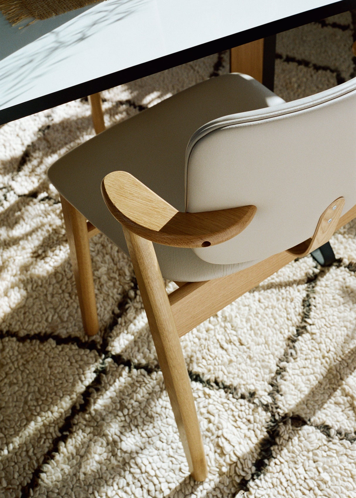 Domus Chair, gepolstert von Artek - 1 - Jacobsen Plus