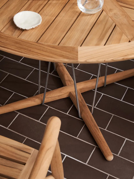 E022 Embrace Gartentisch, Ø110 von Carl Hansen & Søn - 3 - Jacobsen Plus