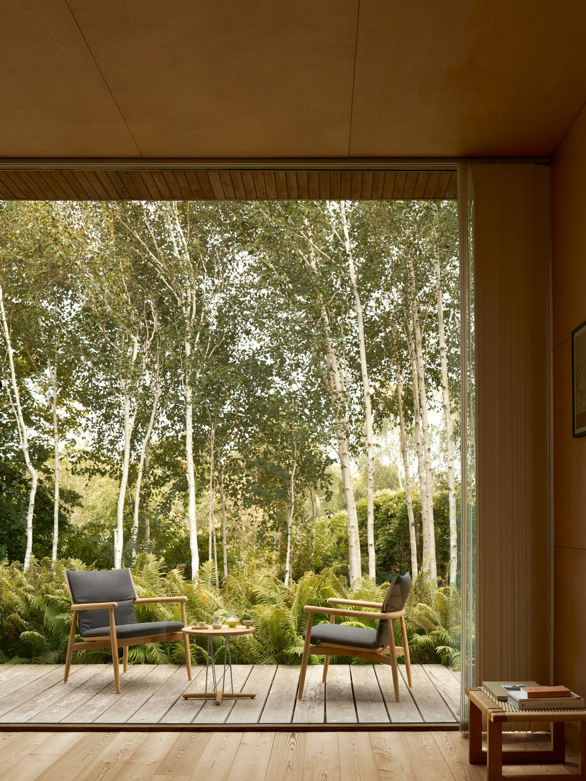 E018 Embrace udendørs loungestol fra Carl Hansen & Søn