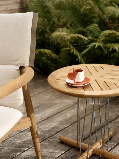 E023 Embrace Outdoor-Beistelltisch, Ø48 von Carl Hansen & Søn - 2 - Jacobsen Plus