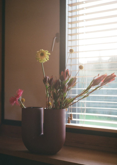 Kink Vase, tiefrot von Muuto - 2 - Jacobsen Plus