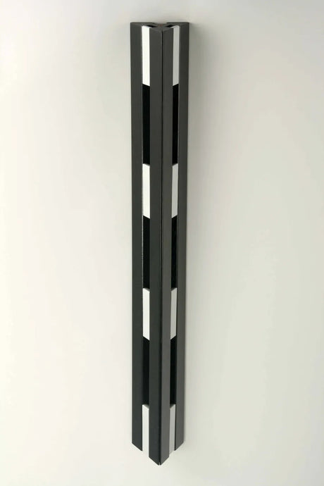 KNAX Wächtehalter von LoCa - Eg schwarz gebeizt / Graue Haken - Jacobsen Plus