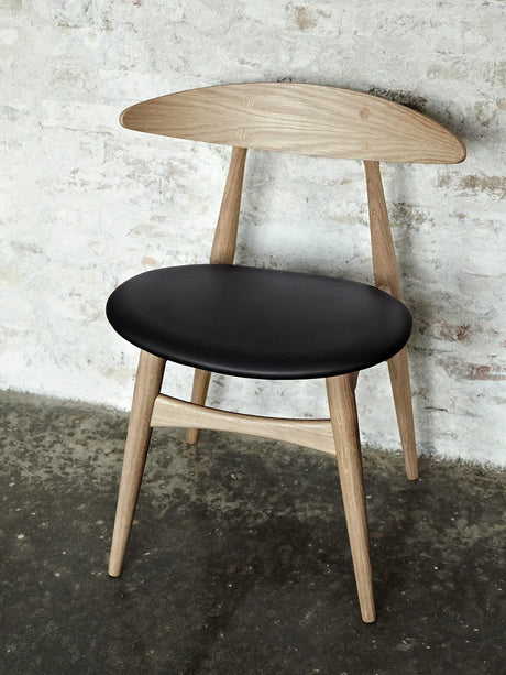 CH33 Stuhl, seifenbehandelt, Eiche/schwarz Leder von Hans J. Wegner - 2 - Jacobsen Plus