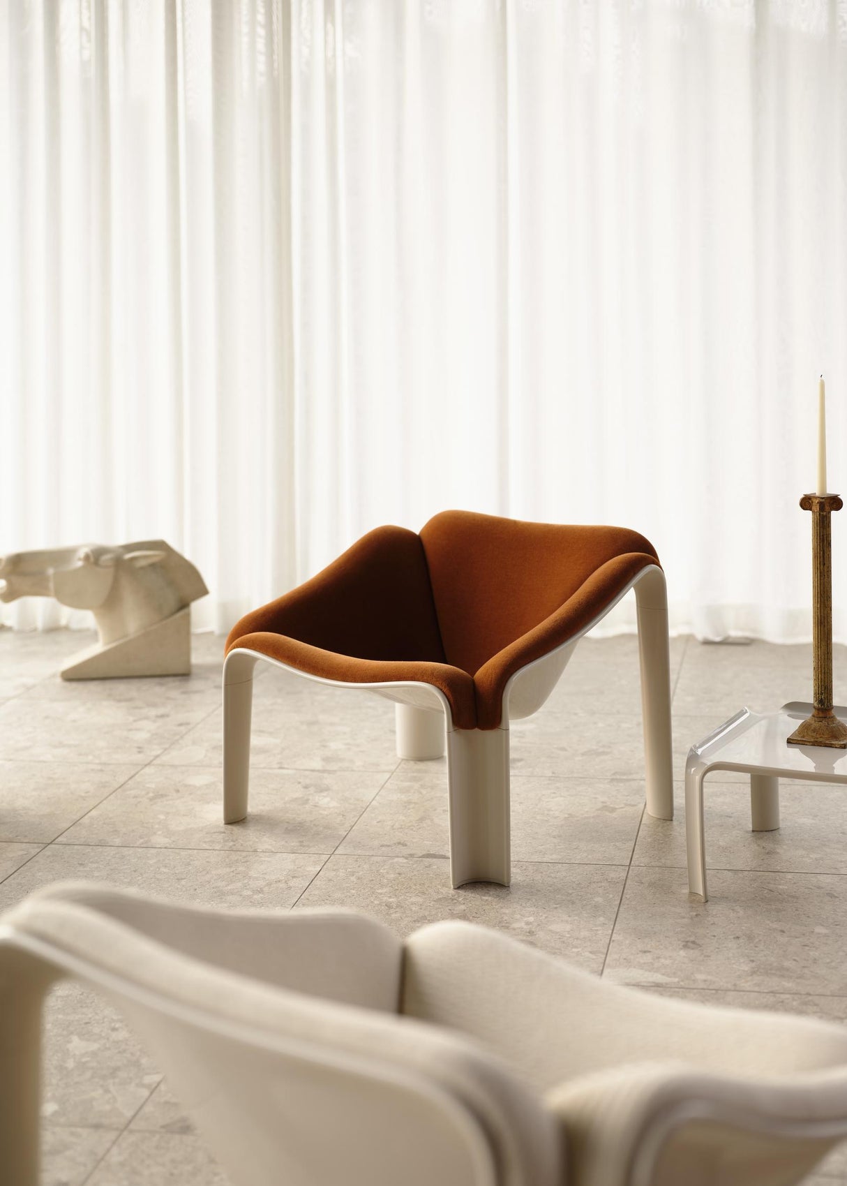F300 Lounge Chair von GUBI - 1 - Jacobsen Plus