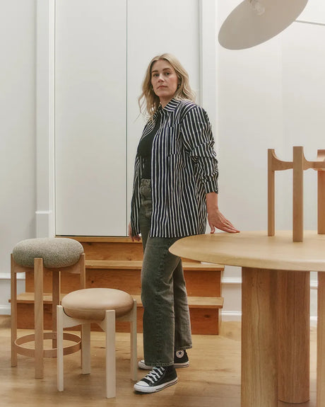 Pioneer Bar Stool, geräucherte Eiche/primo 86 von Fredericia Furniture - 2 - Jacobsen Plus