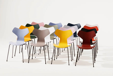 3130 Grand Prix™ Stuhl in farbiger Esche von Arne Jacobsen - Pale Rose / Krom - Jacobsen Plus