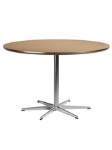 Piet Hein A825 Esstisch, Ø120 cm von Fritz Hansen - Light Amber laminat m. alukant - Krom stel - Jacobsen Plus
