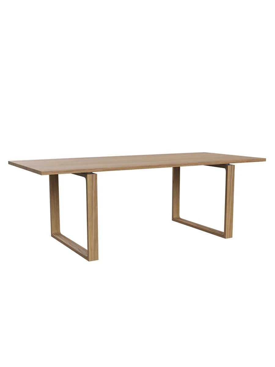 Essay Spisebord af Cecilie Manz - CM21 - 72-218-95 cm / Eg hvidpigmenteret - Jacobsen Plus