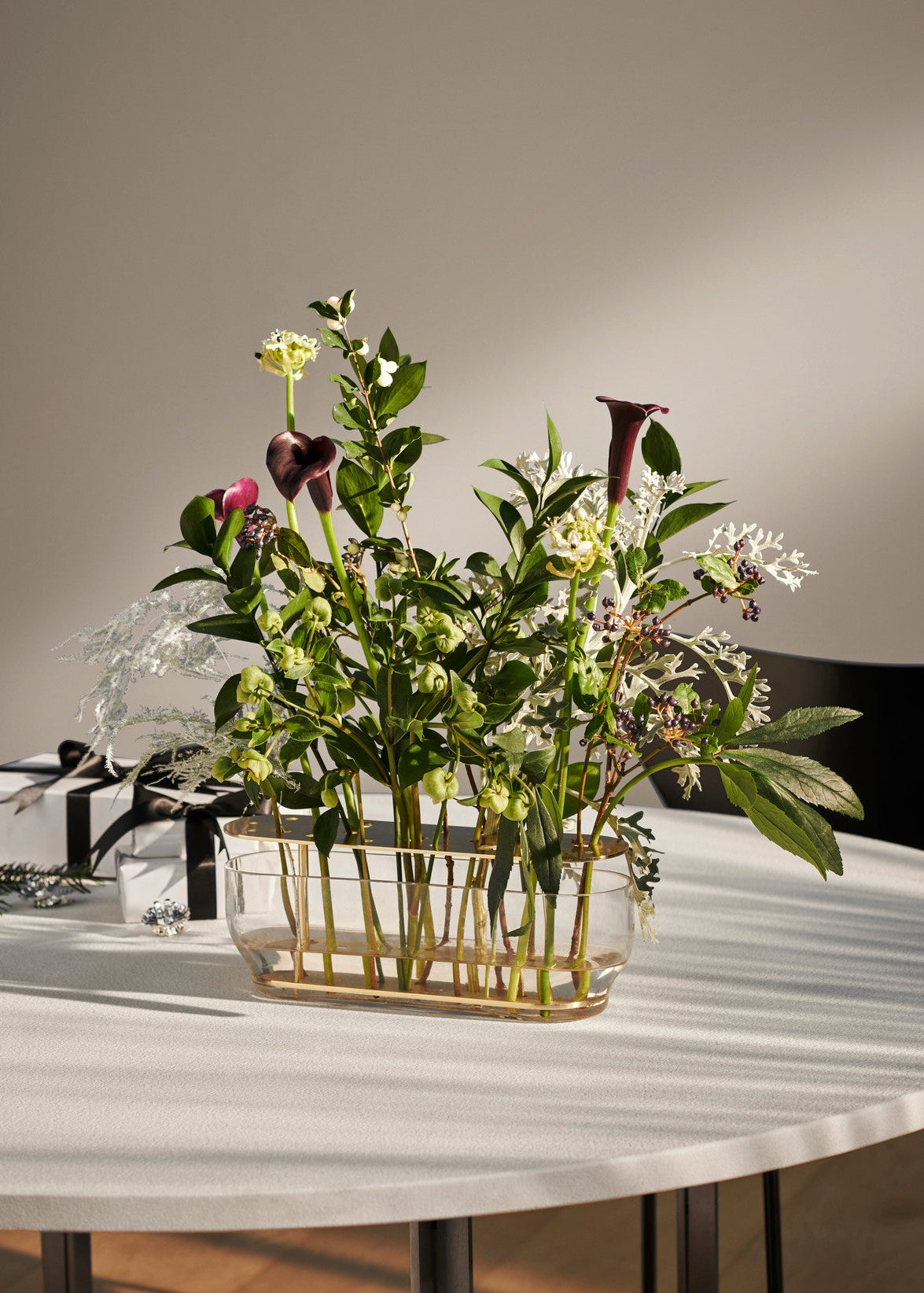 Ikebana Vase Long, Messing von Jaime Hayon - 2 - Jacobsen Plus
