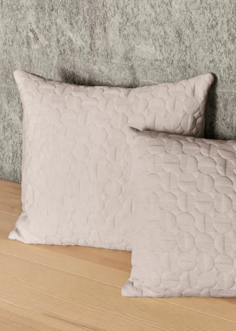 Vertigo Kissen 50x50 in Sand von Arne Jacobsen - 2 - Jacobsen Plus