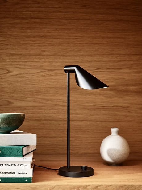MS022 Tischleuchte, Schwarz PVD von Fritz Hansen - 2 - Jacobsen Plus