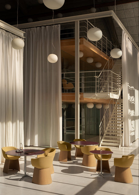 Piet Hein A622 Cafébord, Ø75 cm von Fritz Hansen - Rusty Red laminat m. alukant - Krom stel - Jacobsen Plus
