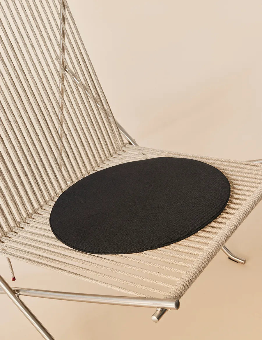 PK4 Lounge-Sessel in Natur, Schwarz Gestell von Poul Kjærholm