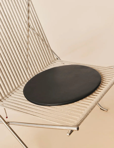 PK4 Lounge-Sessel in Natur, Schwarz Gestell von Poul Kjærholm - Ohne Kissen - Jacobsen Plus