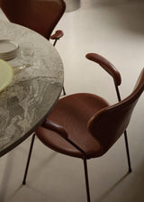 3207 Stuhl m/Armlæn, vollgepolstert Soft Leder Cognac/Chrom Gestell von Arne Jacobsen - 2 - Jacobsen Plus