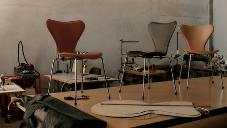 3107 Serie 7 Stuhl, Tailored von Arne Jacobsen - Sattelbraun - Jacobsen Plus