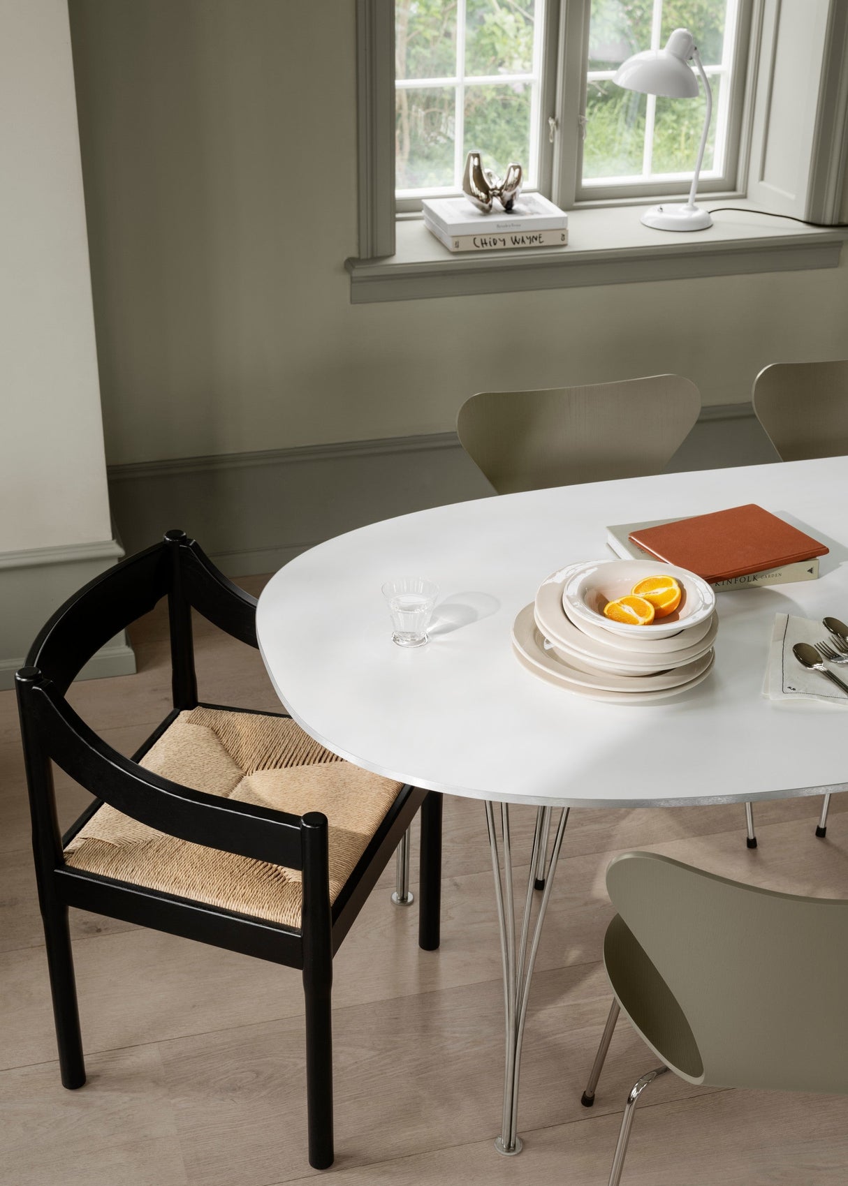 Carimate Stuhl, schwarz Esche von Fritz Hansen - 2 - Jacobsen Plus