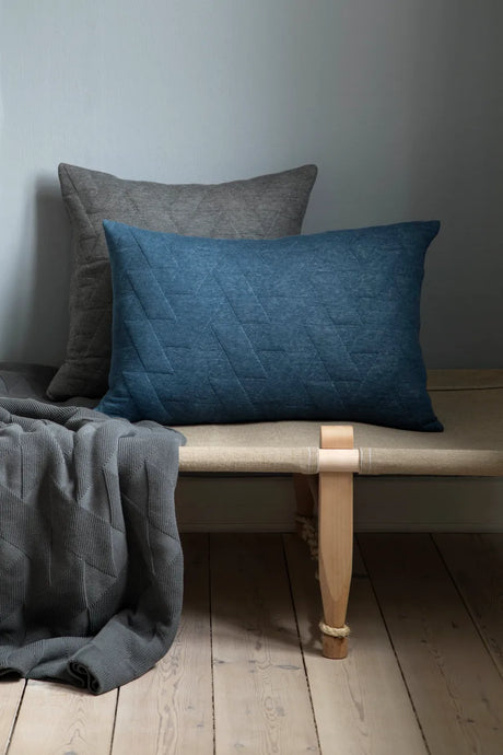 FJ Pattern Kissen von Architectmade - Blau / 50x50 - Jacobsen Plus