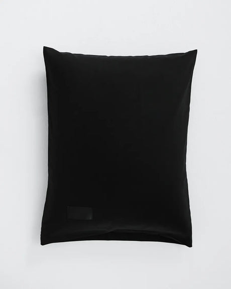 Pure Sateen Pillow Cover 50x70 cm von Magniberg - Schwarz - Jacobsen Plus