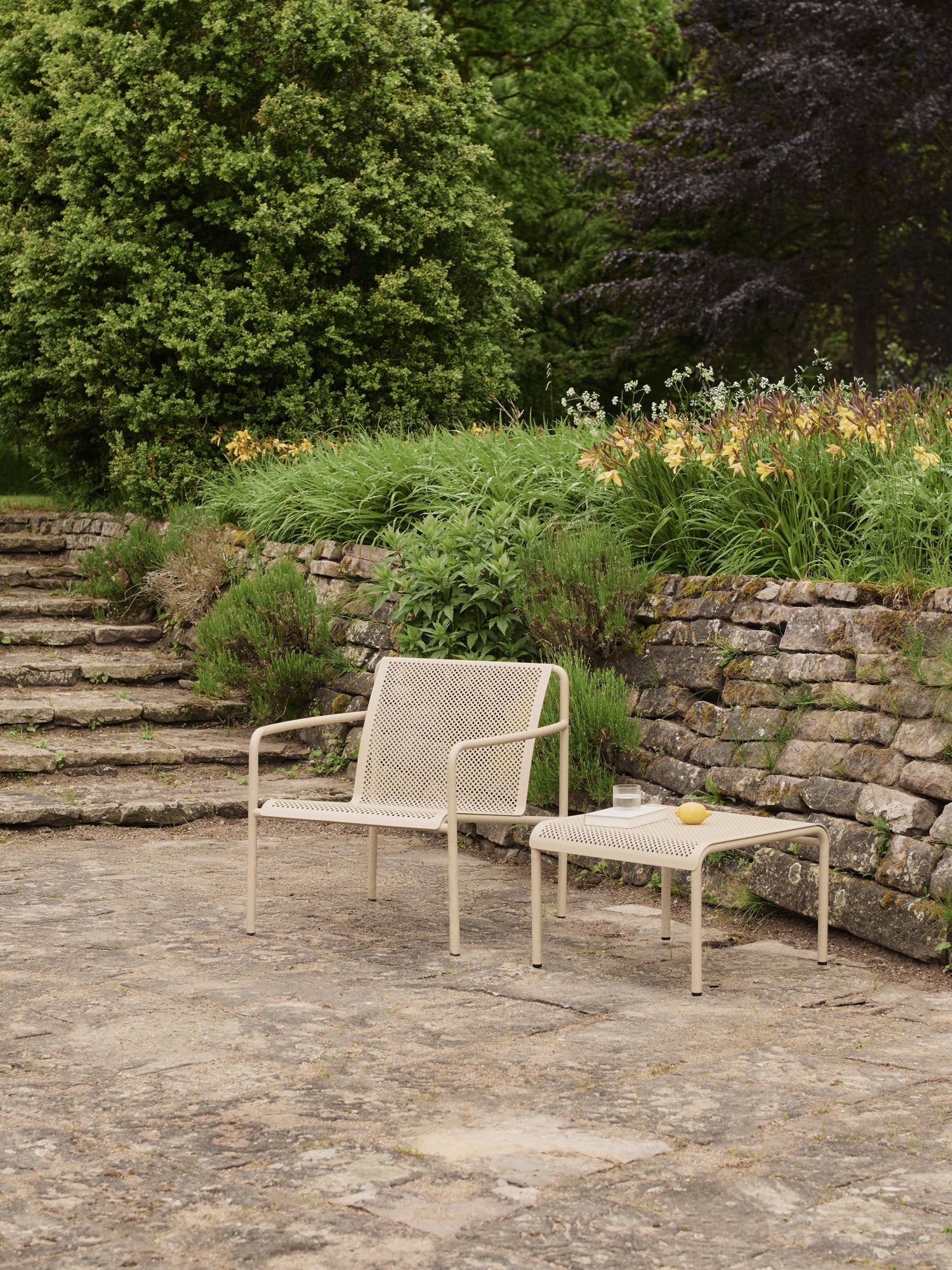 Dapple Outdoor-Beistelltisch von Ferm Living