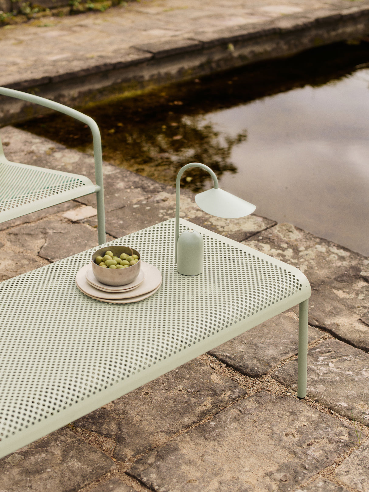 Dapple udendørs sofabord fra Ferm Living - 1 - Jacobsen Plus