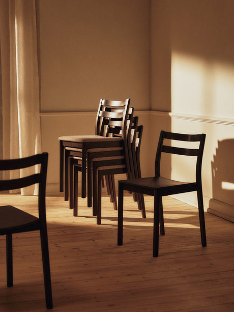 Boda Esszimmerstuhl, stapelbar von Ferm Living - Rotbraun - Jacobsen Plus