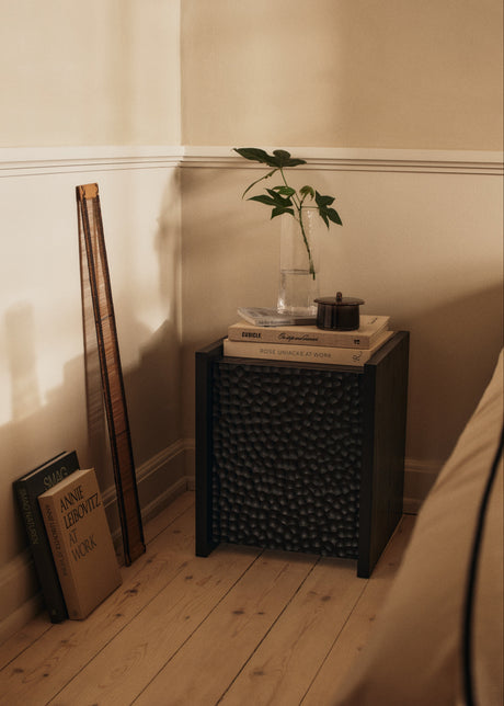 Scarni Beistelltisch, Dark Stained Ash von Ferm Living - 2 - Jacobsen Plus