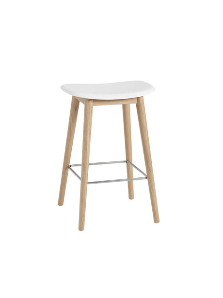 Fiber Bar Stool Wood fra Muuto - Lille / Natural white- oak base - Jacobsen Plus