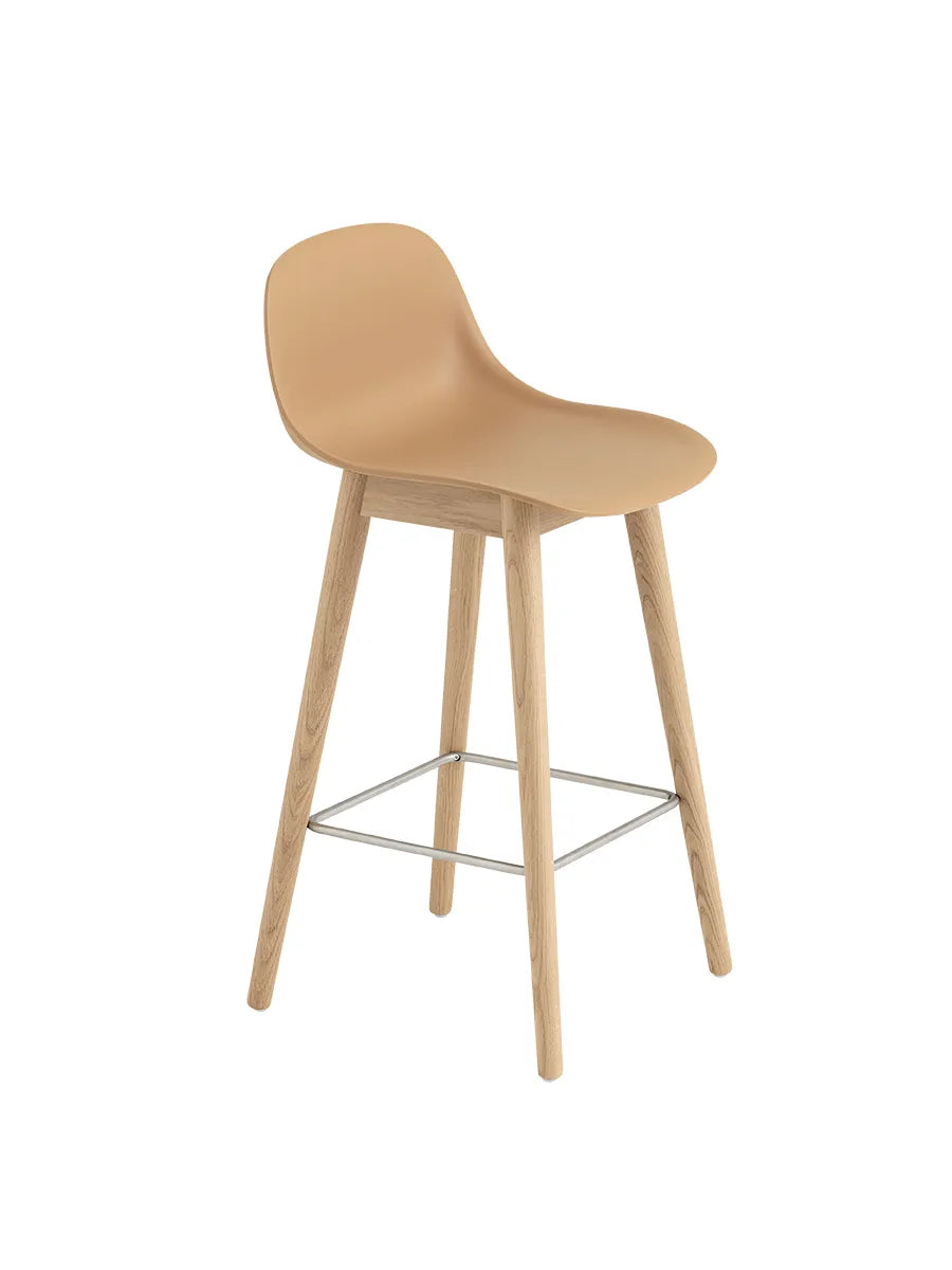 Fiber Bar Stool Wood w. back fra Muuto - Lille / Ochre- oak base - Jacobsen Plus