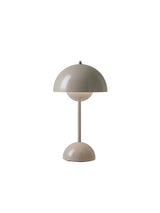 Flowerpot VP9 portable bordlampe af Verner Panton - Grey beige - Jacobsen Plus