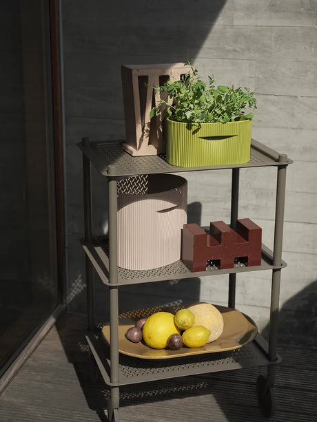 Ridge Planter, moosgrün von Muuto - H 13 cm - Jacobsen Plus