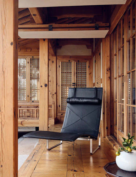 PK24 Lounge-Sessel von Poul Kjærholm - Peddigrohr / Nackenkissen - Aura Leder (Schwarz) - Jacobsen Plus