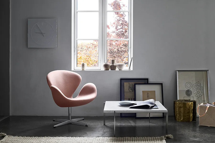 3320 Svanen i stof (prisgruppe 1) af Arne Jacobsen