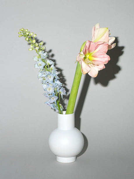 Strøm Vase, vaporous grey von raawii - Small - Jacobsen Plus