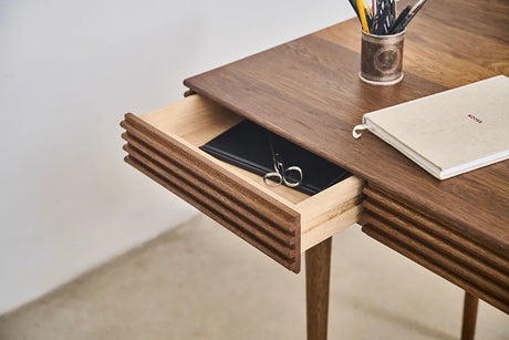 Groove Desk von DK3 - Eg - Jacobsen Plus