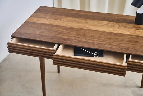 Groove Desk von DK3 - Eg - Jacobsen Plus