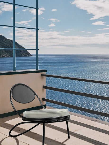 Copacabana Lounge Chair, black semi matt von GUBI - 2 - Jacobsen Plus