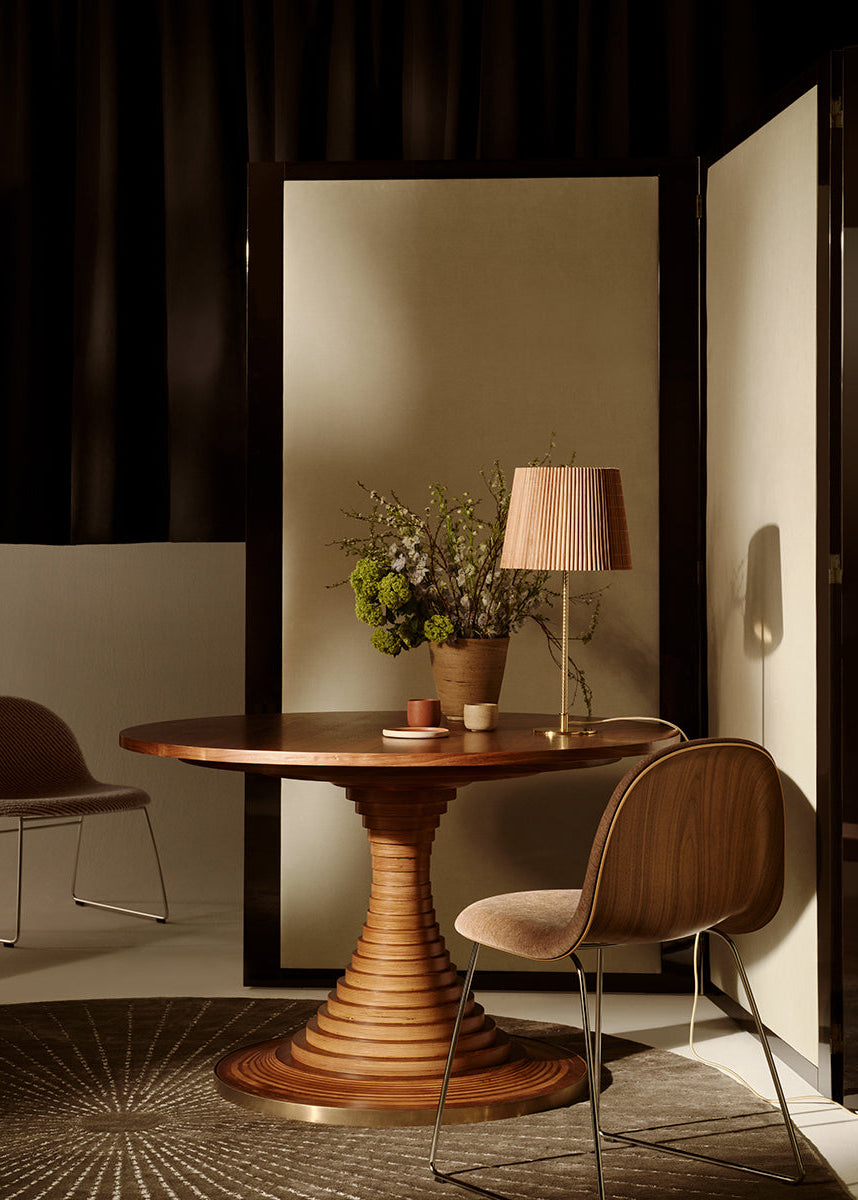 Tavolo a Dischi Dining Table, Ø 150 cm fra GUBI - 2 - Jacobsen Plus