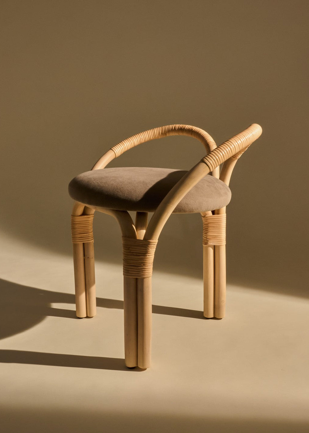 Bistra Stool von GUBI - 1 - Jacobsen Plus