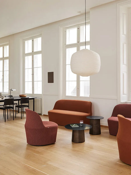 Niveau Coffee Table Ø 61 cm von Fredericia Furniture - Tundra Grey / Esche geölt / 33 cm - Jacobsen Plus