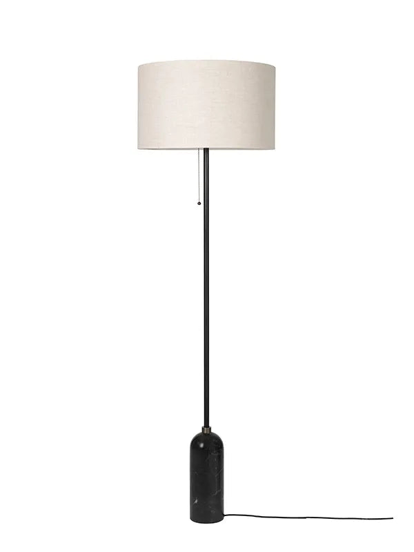 Gravity Stehleuchte von GUBI - Canvas-Bildschirm / Schwarzer Marmor - Jacobsen Plus