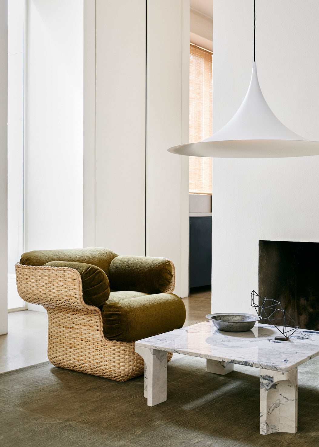 Doric Coffee Table 80 x 80 cm, Neutral White Travertin von GUBI - 2 - Jacobsen Plus