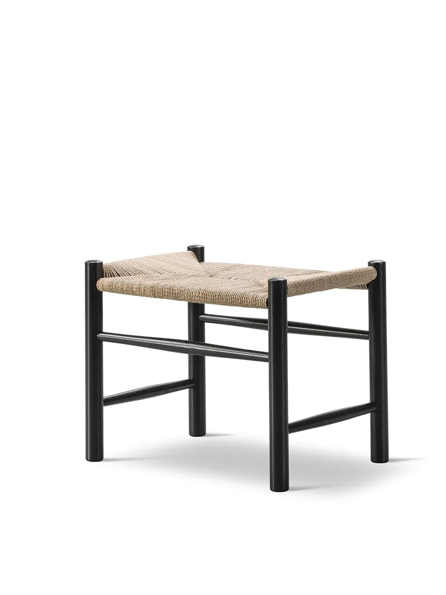 J16 Hocker von Hans J. Wegner