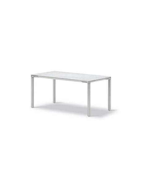 Piloti Bord, weiß Carrara von Fredericia Furniture - 6610: 75 x 39 x H35 cm / Schwarz pulverbeschichtetes Aluminium - Jacobsen Plus