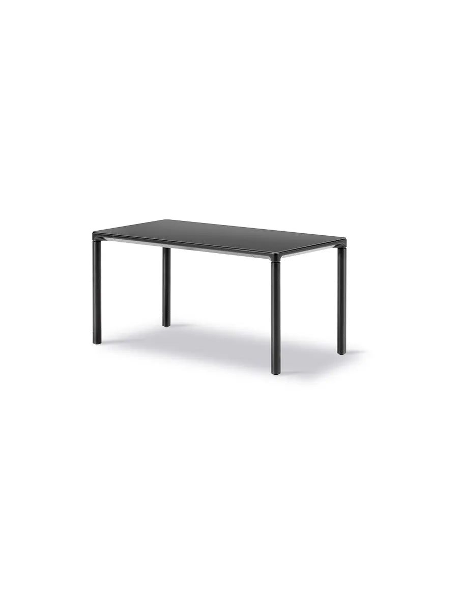 Piloti Bord, schwarz Laminat fra Fredericia Furniture - 6610: 75 x 39 x H35 cm / Schwarz pulverbeschichtetes Aluminium - Jacobsen Plus