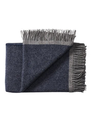 Alrø Plaid, grey navy fra Silkeborg Uldspinderi