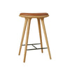 High Stool, geöltes Eichenholz, Nuance Walnut Leder, 69 cm, niedriger Barhocker von Mater
